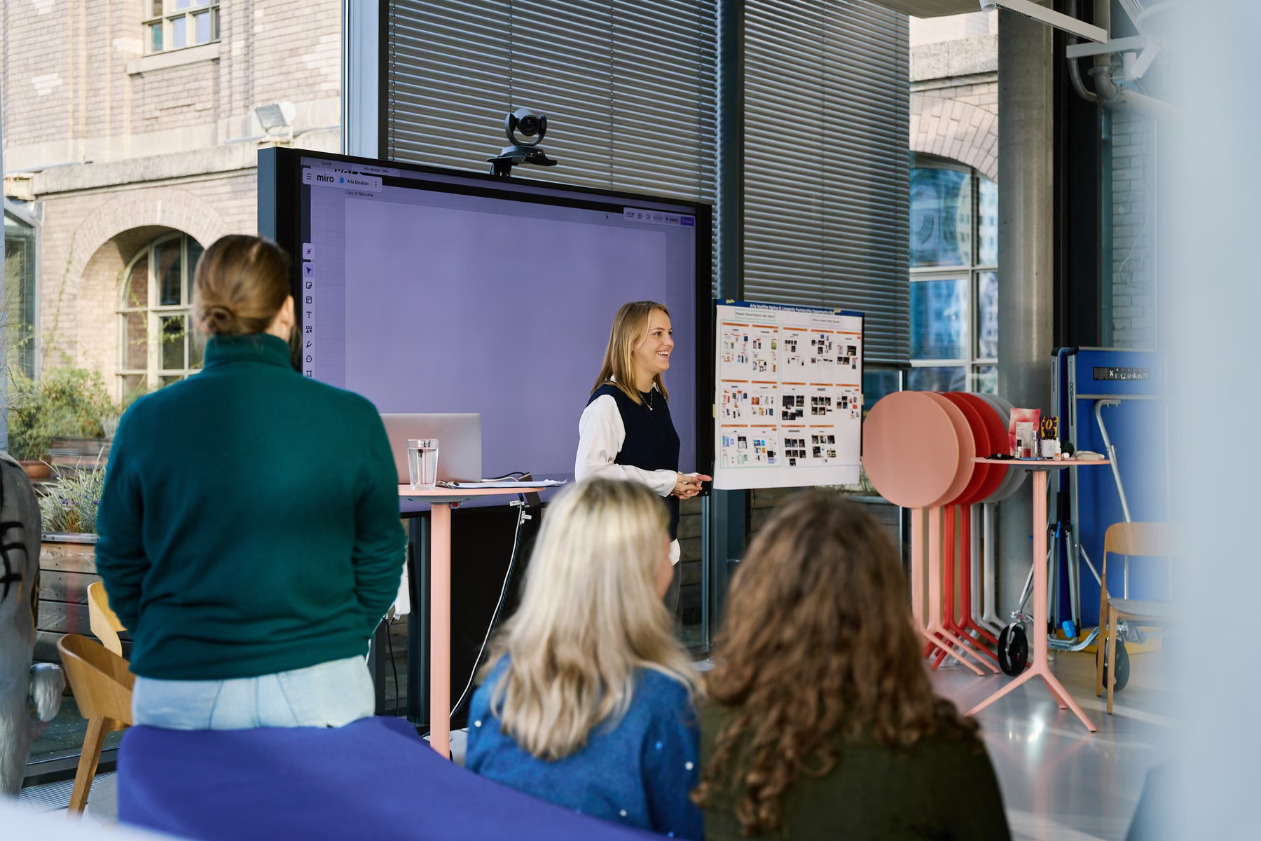 Ideation am digitalen Whiteboard während eines Innovation Sprints im FutureFoodCo Space