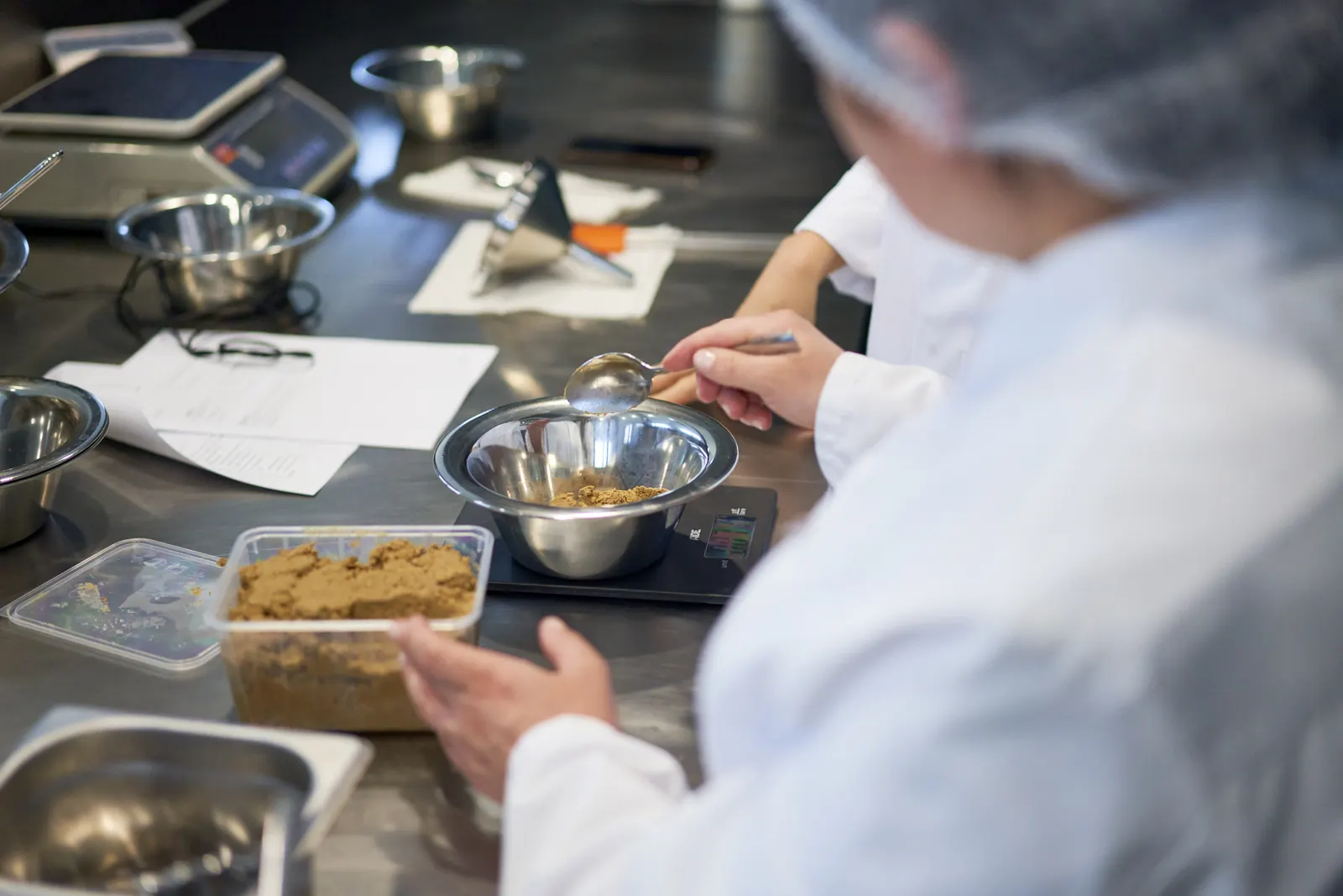 Abwiegen und Dokumentieren von Rezepturproben